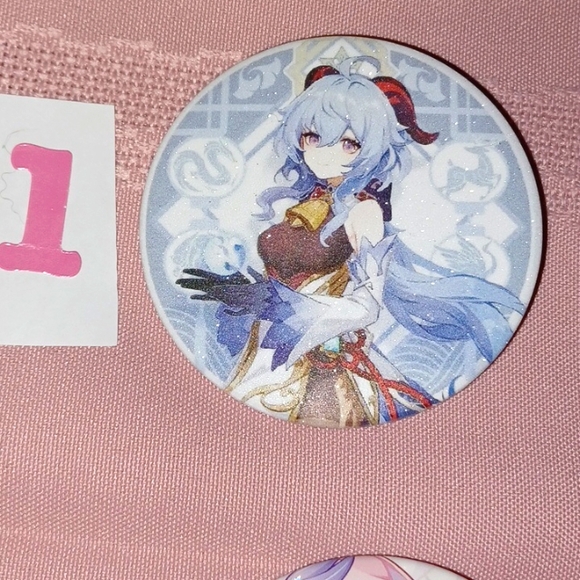 These 7 badges feature Anime characters - Picture 8 of 12